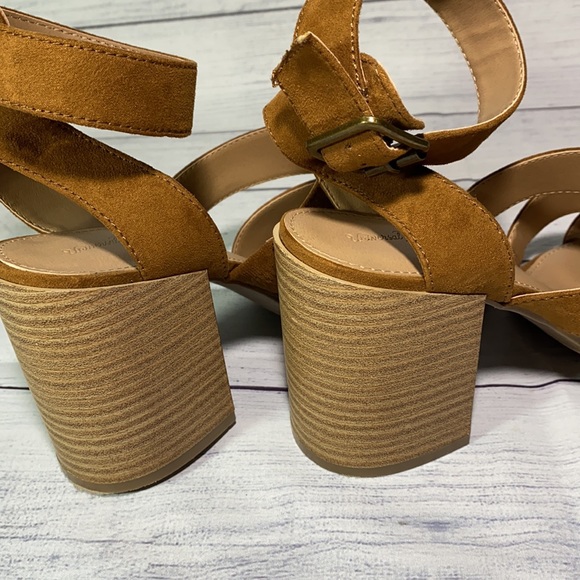 Universal Thread Chunky Heel Sandals Size 7.5 - Picture 12 of 13